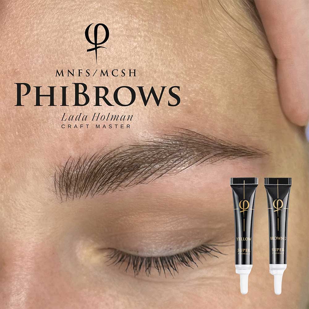 Primer plano de resultados de microblading de cejas de mezclar Yellow y Brown 2 por Lada Holman